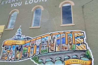 Image de “Give My All for Tennessee” in Downtown Fayetteville Near Jack Daniels