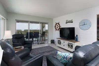 Image de 2br - Dolphins & Bay Views Just Steps to Beach