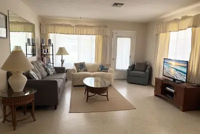 Image de Sun, Sand & Savings - Bonita Cozy Cottage Escape