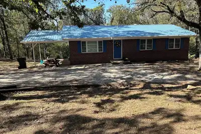 Image de Spacious 5-bedroom house on quiet deadend road in Malvern with Ac, WiFi