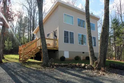Image de New! Blue Rock Escape by Buffalo Mtn Getaway
