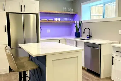 Image de Orchard Oasis - Spacious with Modern Comforts, Heated Floors, 65\" Tv