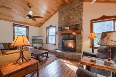 Image de Moore Hollow Cabin in the Heart of Hocking Hills-Covered Hot Tub-Private-Hiking