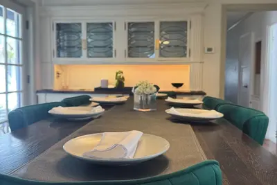 Image de Serene Beverly Hills Hideaway