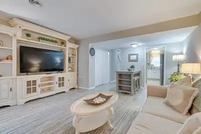 Image de Walk to Ocean - Townhome w/ Patio in Myrtle Beach!