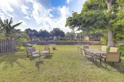 Image de Riverfront Backyard & Grill: Sunrise Family Home