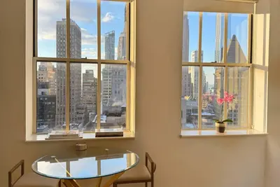 Image de Great apartment in luxury Wall Street condo