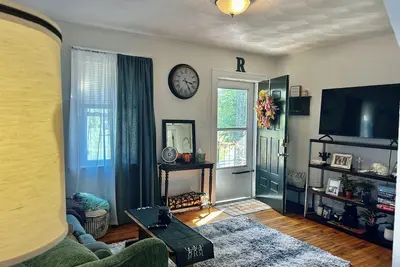 Image de 2-bed house in enchanting Roanoke with hiking trails fire pit