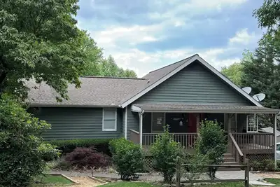 Image de Come to Serenity Cove nestled in the mountains and near beautiful Lake Chatuge.