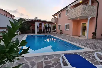 Image de 4-bedroom house in charming Buje with pool, Ac, WiFi. Enjoy your stay!
