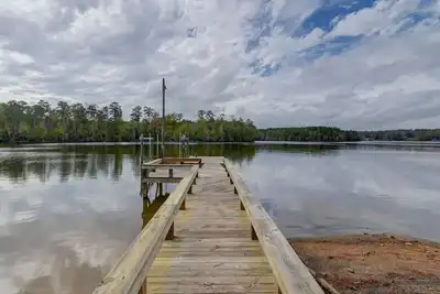 Image de La La Lakehouse | Sleeps 6 on Lake Murray!