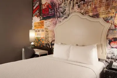 Image de Charming Room Just Steps Away from The Fox Theater - Prime Location!