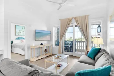 Image de The Village Happy Life Condo - Private Beach Access, Pool & Hot Tub