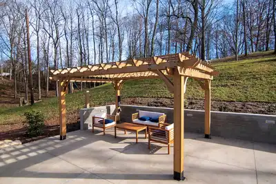 Image de Family Getaway with Fire pit\/Patio 20 min to Avl