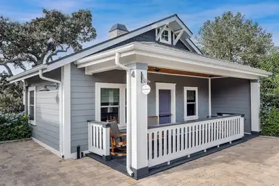 Lovers Getaway: Luxe Studio Romance Wine Gastro L2ev Sleeps 4, Unit 4 Meadowvale