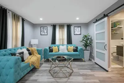 Image de \"Escape to Ellis Hideaway: Cozy 2-Bedroom Retreat with 1. 5 Baths