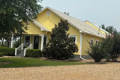 Image de High Point a Charming 2-bedroom sleeps 6 farmhouse in Red Rock with Ac, WiFi