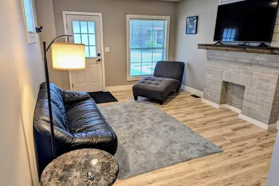 Image de 2 king beds w/attached bathrooms. Centrally located. 34 dollars/night per room