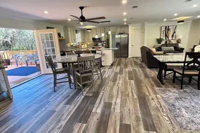 Image de Spacious Relaxing Retreat with a deck nearby the beach in Daphne