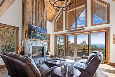 Image de The Boozy Bear Lodge - Luxury Mountain Cabin in The Lodges at Eagles Nest