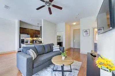 Image de Chic & Modern 1br in Houston with Ac | Gym Access | WiFi | Free Parking