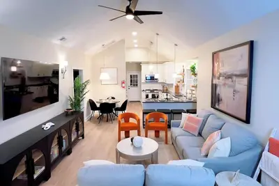 Image de Seaview Escape~ 7 minute stroll to Beach & Private Outdoor entertainment Area
