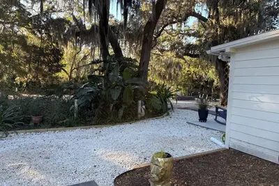 Image de 3 bedroom2 bath + bonus room fenced rancher lots of privacy & peace on Island
