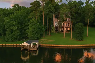 Serene Lakefront-Firepit | Spa | Dock | Sup+Kayaks