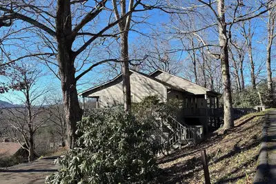 Image de Charming 3-bedroom cottage in peaceful Blowing Rock with stunning views.