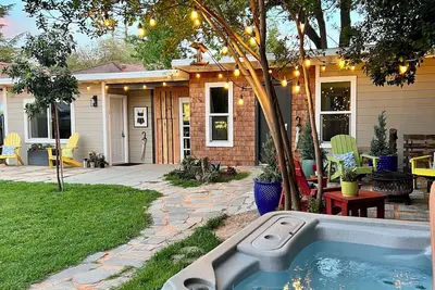 Image de King & Queen Suites with Hot Tub & Private Yard
