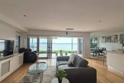 Image de Beachfront Bliss: 4br Villa Direct Beach Access