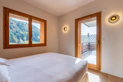 Image de Neuf avec grande Terrasse et Vue Montagne