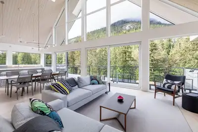 Image de Modern, Private Scandinavian Ski Chalet, Peaceful Setting & Mountain Views