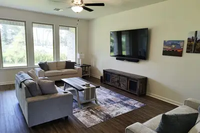 Image de Spacious & Comfortable 3 Bedroom Home in Golf Course Community