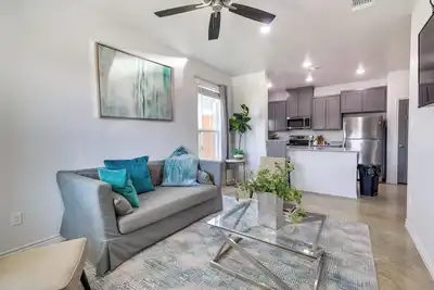 Newly Built Home: 2 Mi to Dtwn Temple!