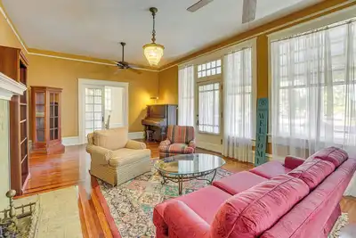 Image de 1 Mi to Dtwn Meridian: Historic Home w/ Porch!