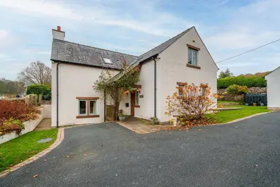 Margaret House -  Large house with garden & parking