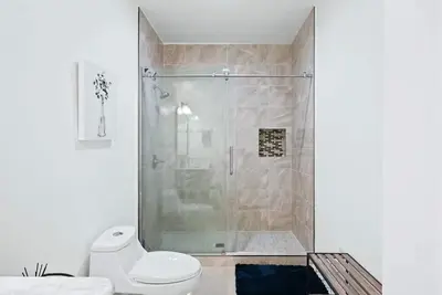 Image de Stylish 2-Bedroom Escape with Luxe Touches
