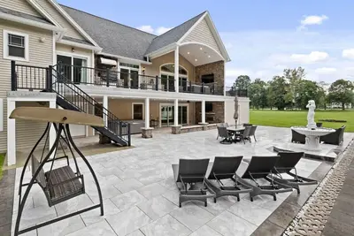 Image de Spectacular 4 Acre Estate!