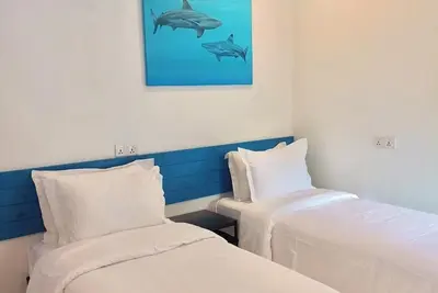 Image de 5 bedroom hotel on Kendhoo Island, with Ac, Wi-Fi, and peaceful surroundings.