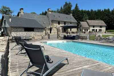 Image de Domaine des Annouillards avec piscine et étangs!