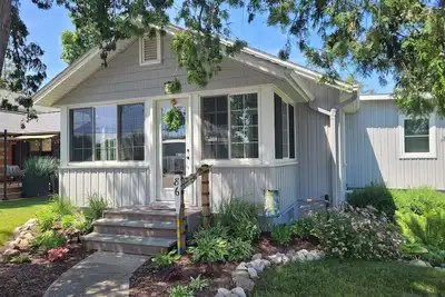 Image de New! The Lily Pad on Benzie Blvd. - Super Cute and Great Location! Central Air Conditioning!