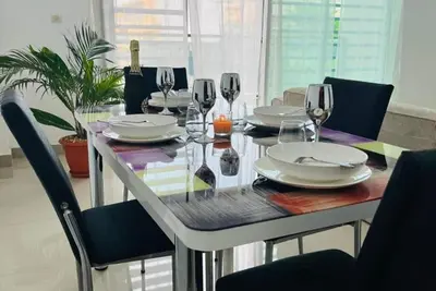 Image de Séjour Confortable à Abidjan, Appartement 2 Chambres avec Balcon pour 4 Pers