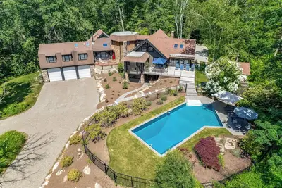 Image de Berkshires Estate w/ Heated Pool by Evergreen Home