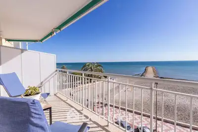 Image de Beach 5 meters away in the center of the village - Domidai