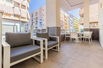 Image de Modern flat on the beach with pool and office
