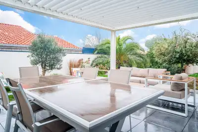 Image de Grande maison moderne pour 6 - Jardin