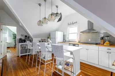 Image de Renovated 2br Retreat / Modern Comforts Included