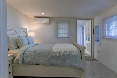 Image de Studio Apartment above Horseshoe Bay Beach