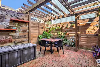 Image de Modern Home on Historic Gaston Street w/ Serene Courtyard By Lucky Savannah